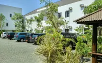 Hotel Transit Pasuruan - parking
