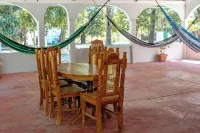 Charming 3-bedrooms house with AC, WiFi in La Libertad 15 Minutes from Airport - 3-Star