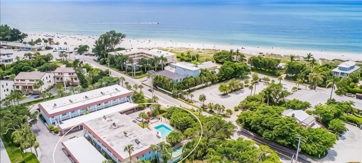 Island Time - 2 Minute Walk To The Beach & Heated Pool Hoteles en Holmes Beach