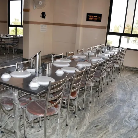 Hotel Kirti Plaza