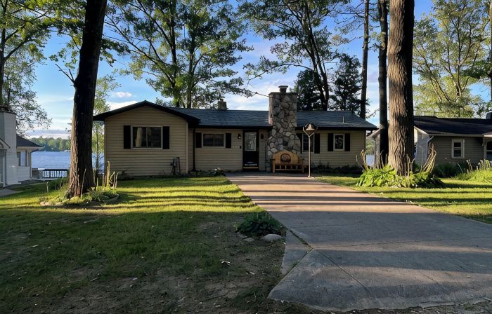 Your rustic lakeside retreat awaits at Goldens on the Lake!
