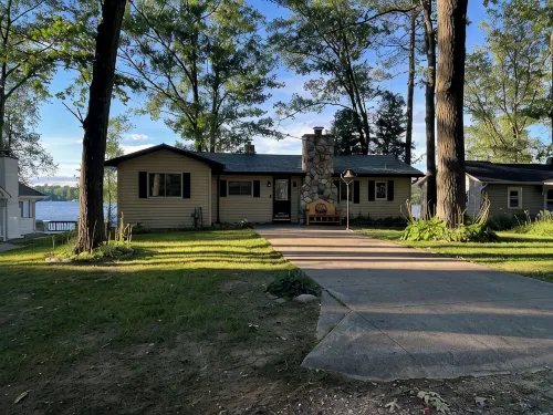 Your rustic lakeside retreat awaits at Goldens on the Lake!