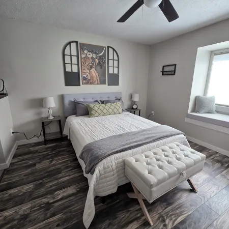 3-bedroom townhome walking distance to Highschool and Lions Park