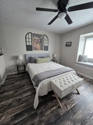 3-bedroom townhome walking distance to Highschool and Lions Park - Wifi