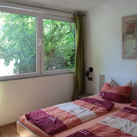 Modernly Furnished Bungalow with Fireplace, Surrounded by Greenery.