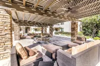 Stylish & Cozy 1BR Retreat Perfect for Work & Travel Prime Location! - Pools