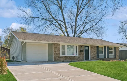 Charming 3-bedroom/ 2 Bath Single Family Home/ Schaumburg