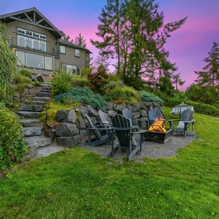 Luxury Beach House & Apartment, Waterfront, Hot Tub, Kayaks, Fire Pit, Game Room