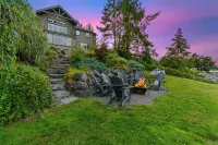Luxury Beach House & Apartment, Waterfront, Hot Tub, Kayaks, Fire Pit, Game Room - Boutique