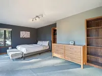 House + Studio: Private Forest Retreat, Near Skiing, Beach, Downtown, and Trails Hotels in Dollar Point