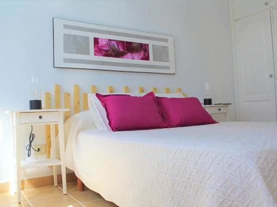 Privilege Bay- Villa Eesha-sea view and natural park view. Beach front location.