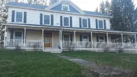 Spacious 5-bedroom farmhouse in delightful Kenoza Lake with WiFi, AC,