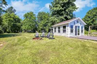 Perfect 5-bedroom house with private beach, indoor pool, in charming Carsonville - Wi-Fi