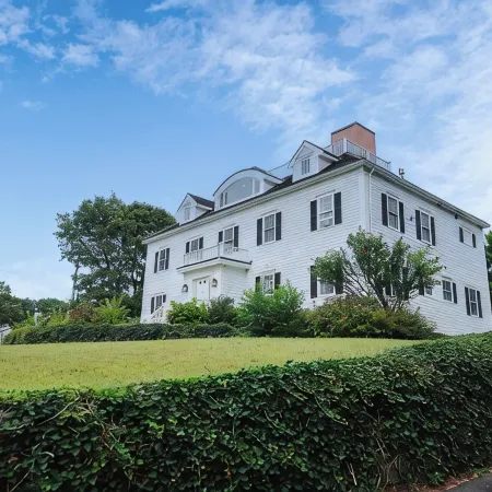 Spacious Waterview Home - Spa, Pool Table & Fireplaces – for Families & Reunion