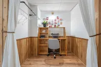 Lakeview Cabin > Unique Mid-Century Tucked in Bluff - Hytter
