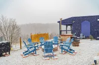 Unique Waterfront Nature Cabin Hot Tub Sauna 3 mi from Hocking Hills St Pk