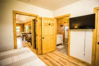 Couples Retreat- 2 King Beds, Outdoor TV + Fire Pit, Near the Buffalo River! - Wifi