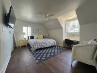 Sunsets & Shows! Gorgeous, Private 1 Br Listing!