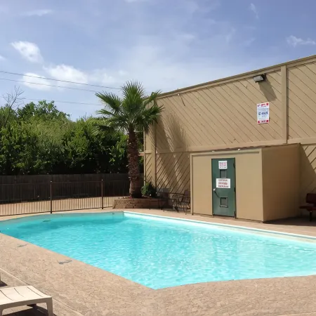 EZ Travel Inn College Station