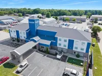 AmericInn by Wyndham Urbana Hotels in Cunningham Township