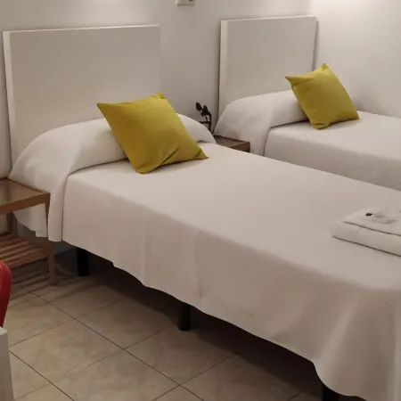Hostal Abitum Madrid Отели рядом с достопримечательностью «Тетуан»