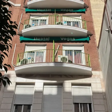 Hostal Las Vegas Отели рядом с достопримечательностью «Монклоа-Аравака»