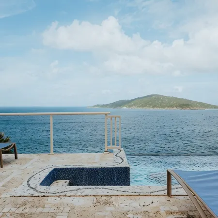 Private Waterfront 5 Bedroom Villa! Stunning views from every room!