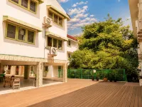 Monday Capsule Hostel and Thai Traditional Bath Bangkok Các khách sạn gần Trường Debsirin