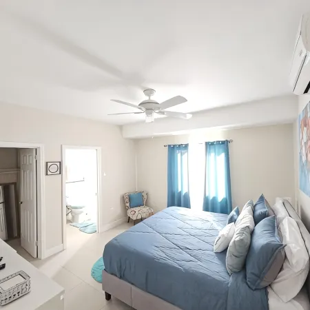 Sunny-shore Hideaway