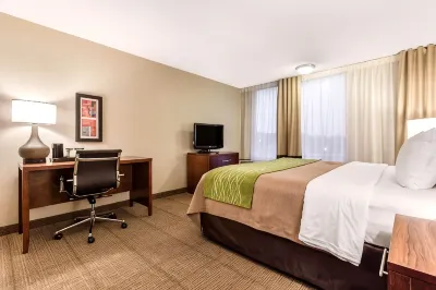 Comfort Inn & Suites Omaha Central Отели рядом с достопримечательностью «Фан Плекс»
