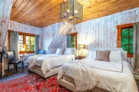 WOW! Unique Galena Dream Cabin. Hot Tub, Games, Fire Pit, Fully Stocked. - 小木屋