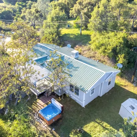 3Br Private 8 Acre Spa Retreat - BBQ, Patio, Views