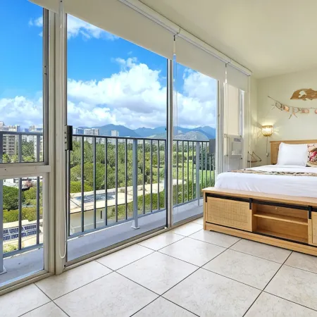 A Family Favorite on Hawaii's Gold Coast 11th Floor Oceanfront Condo
