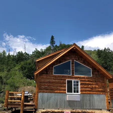 8 miles to Mount Rushmore - Sleeps 2 to 6