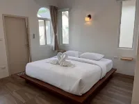 Hills & Hush Khao Sok Eco Resort - 4-Star