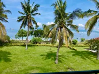 Aman Gati Hotel & Resort Lakey Peak Sumbawa Indonesia - Pemandangan Pantai