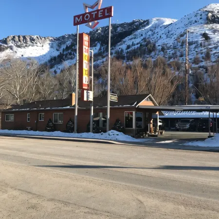 Lava Spa Motel & RV