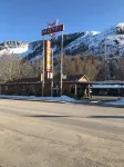 Lava Spa Motel & RV - parking