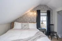 The Hideaway Cottage - Entire Home in Fox Point! - Bungalows