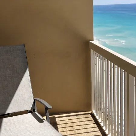 Gulf Front!!  Beautiful Sweeping Views! Tiki Bar, Deli, 3 Pools, Location