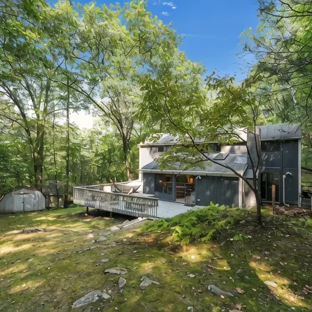 Charming Forest Getaway near West Point & Storm King