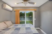 Quiet oasis steps from the water with access to Canadian Lakes amenities! - Wifi