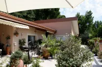 Les Roches Rouges Chambres d'hôtes - Guest houses