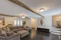 Comfy Hangout House - Sleeps 16 - Pool & Hot Tub!