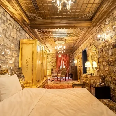 Castle Boutique Hotel Hotels near Et'hem Bej Mosque