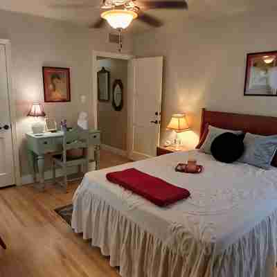 BIG ONE OF A KIND EUROPEAN SPANISH MEXICAN HACIENDA HOUSE W/ POOL ARTSY VINTAGE Rooms