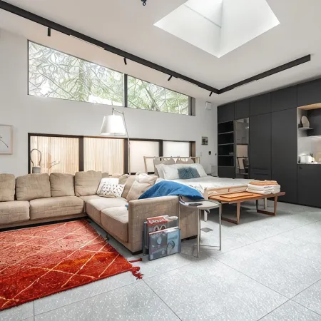 Hip Modern Studio in serene central Bellevue with AC, WiFi, Kitchen, TV
