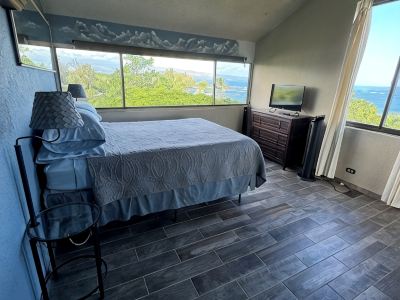 Epic Oceanfront Penthouse with Best Views in Hilo!