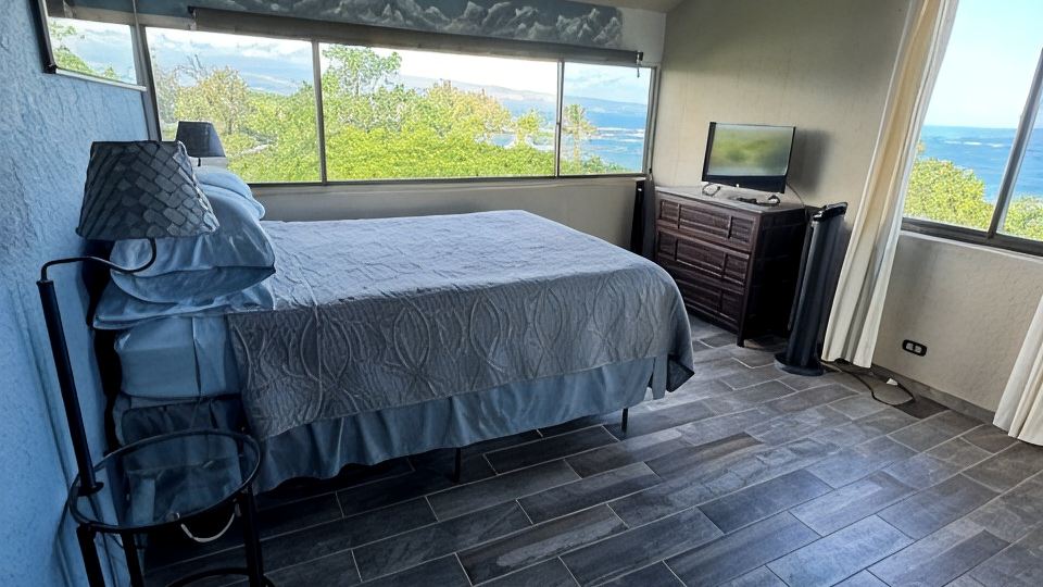 Epic Oceanfront Penthouse with Best Views in Hilo!