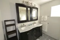 #1 Reviewed Pristine Private Beachfront Villa, Full Laundry & Kitchen, WiFi, A/C - Wi-Fi